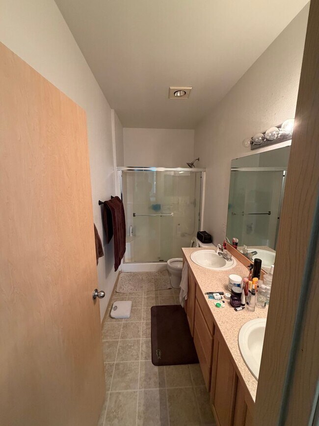 Building Photo - Private updated Large 2bed 2bath condo for rent!