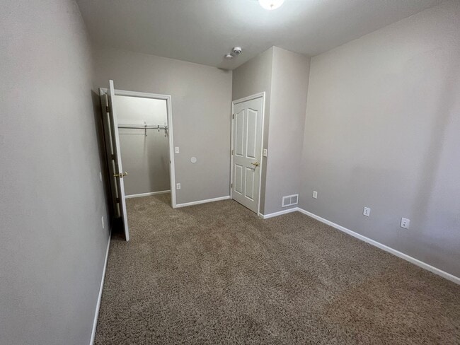 Building Photo - Pre-Leasing for 26/27 School Year