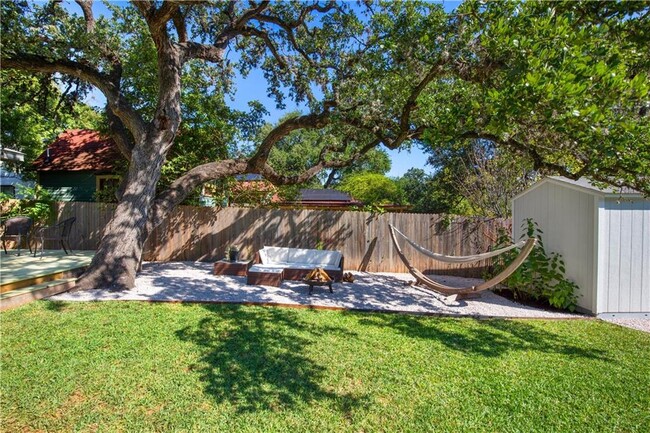 Building Photo - 1501 Brackenridge St