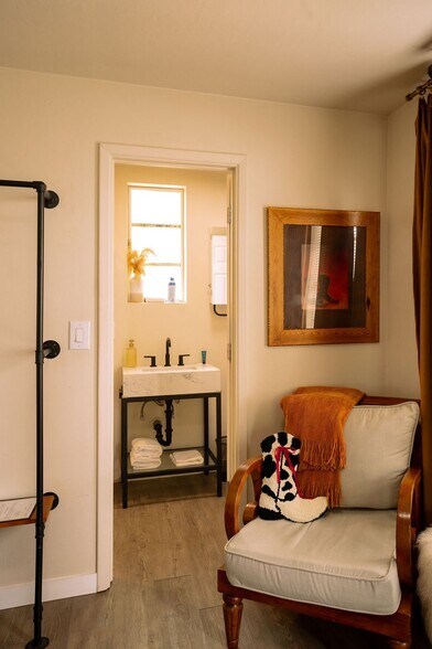 Building Photo - 112 E 16th St