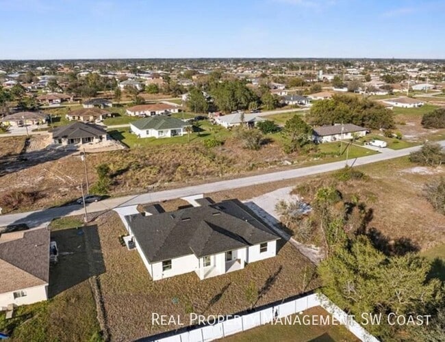 Building Photo - 2224 Kenneth Ave S