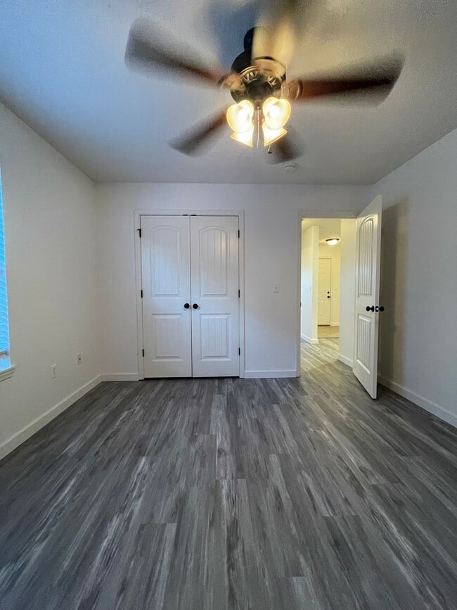 Building Photo - Kirkwood