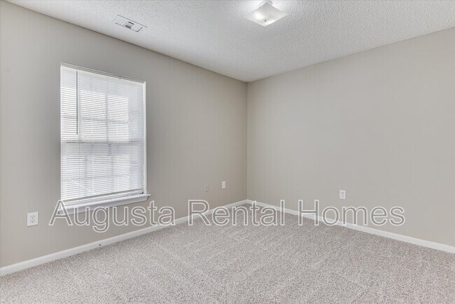 Building Photo - 320 Peachtree St