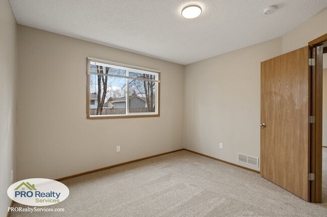 Building Photo - 3 Bedroom House In St. Francis