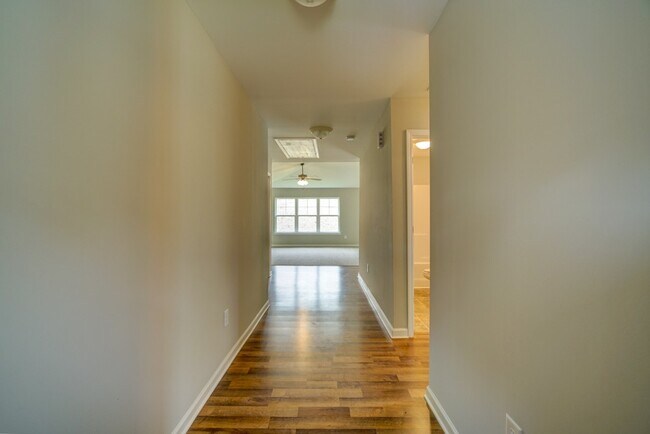 Building Photo - Lovely 3 BR, 2 BA Ranch Home, 2 Car Garage...