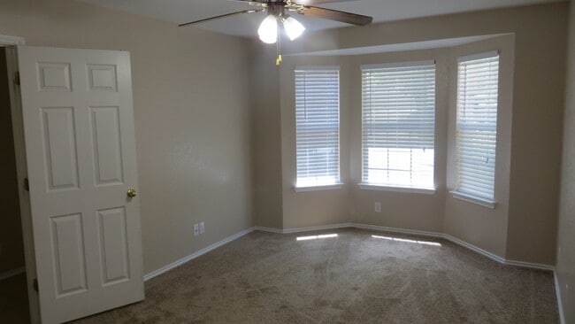 Building Photo - 6611 Clovis Ct