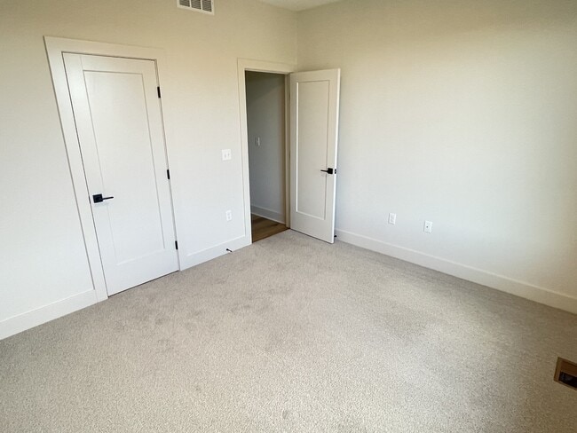 Building Photo - 252 N Ciderbluff St