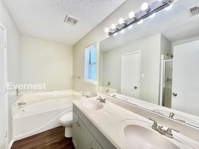 Building Photo - 10908 Deauville Cir S