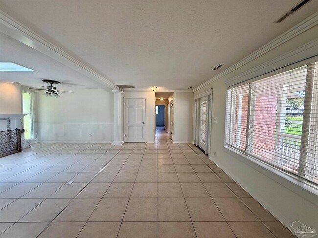Building Photo - 204 Nandina Rd