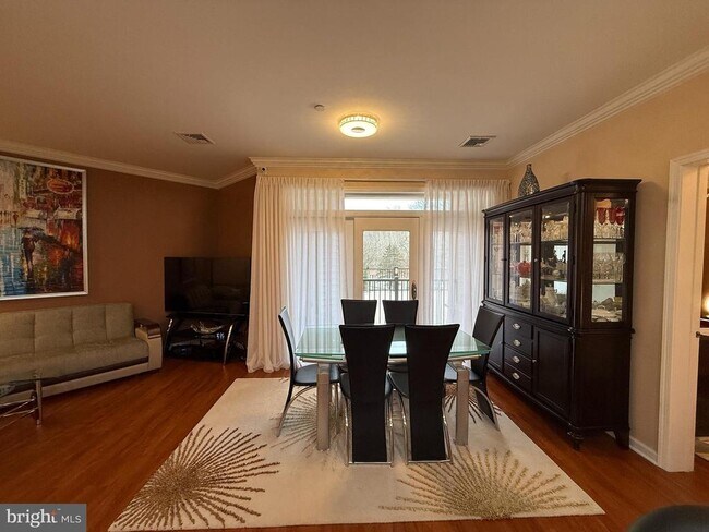 Building Photo - 266 Carson Terrace