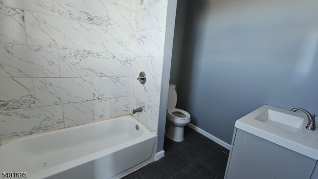 Building Photo - 426 S 9th St