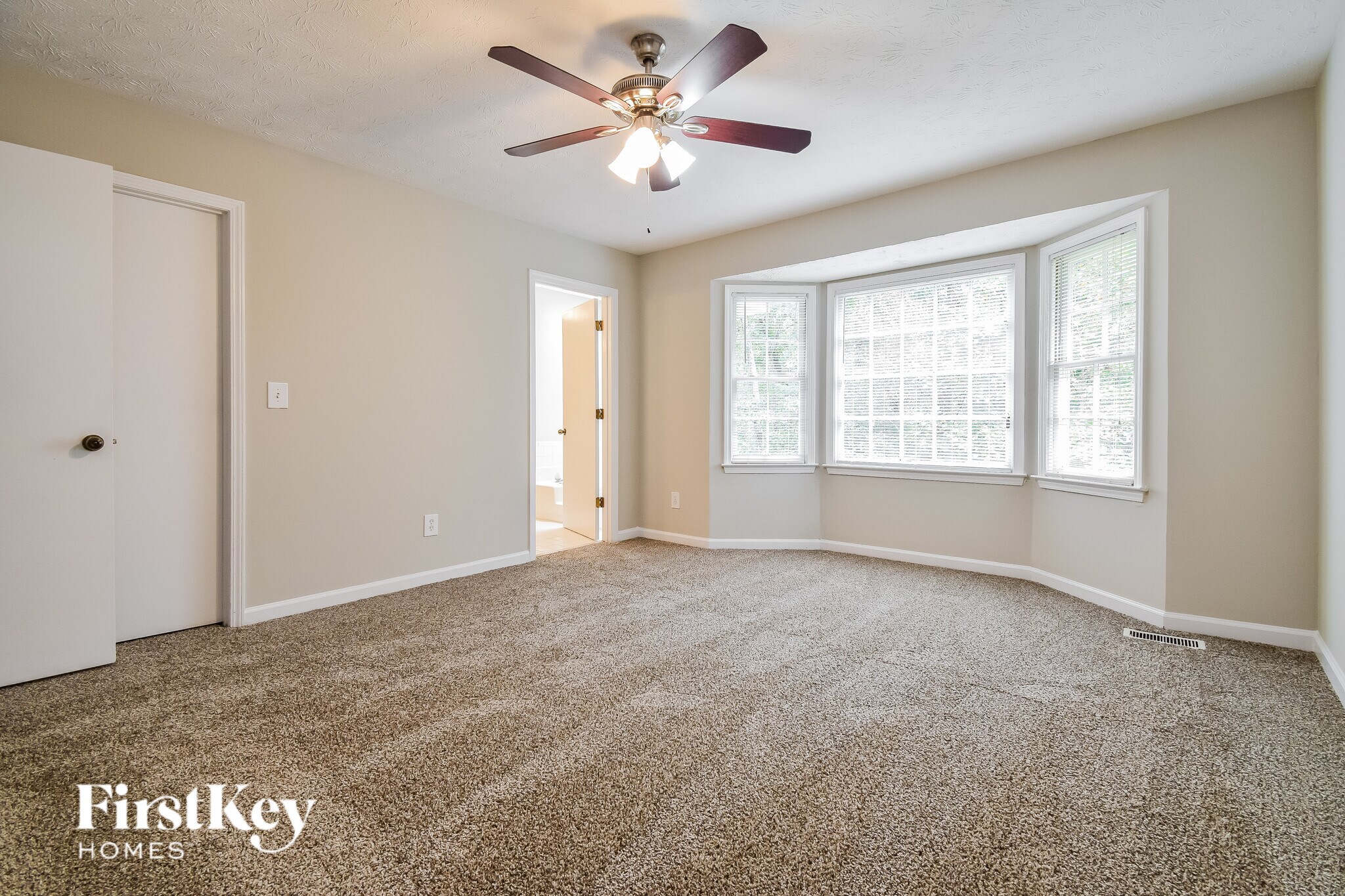 Building Photo - 1930 Fernwood Dr