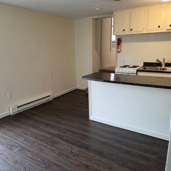 Building Photo - Welcome to Smryna!