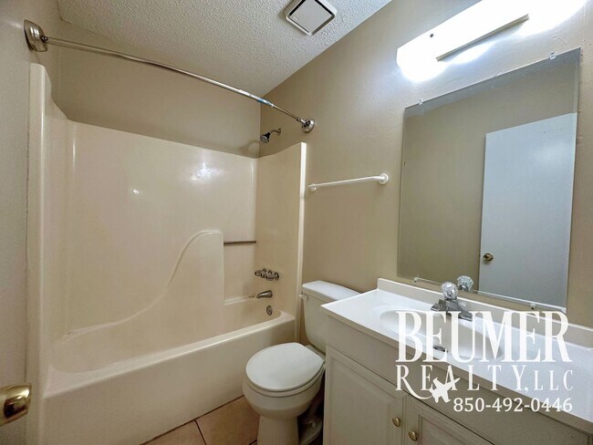 Building Photo - 3br/2ba Home for Rent in West Pensacola