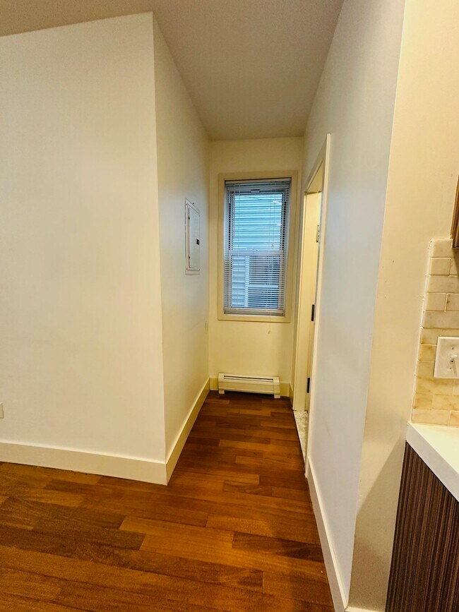 Building Photo - 81 W 27th St