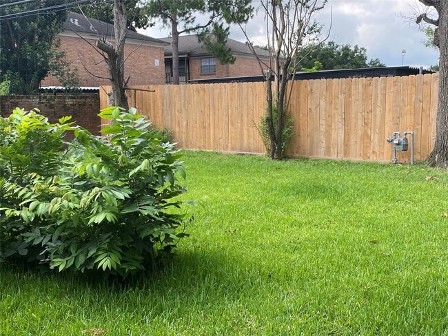 Building Photo - 4929 Libbey Dr