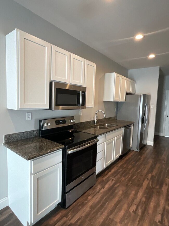 Building Photo - 210 Lacey Eden Ln