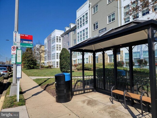 Building Photo - 4151 S Four Mile Run Dr