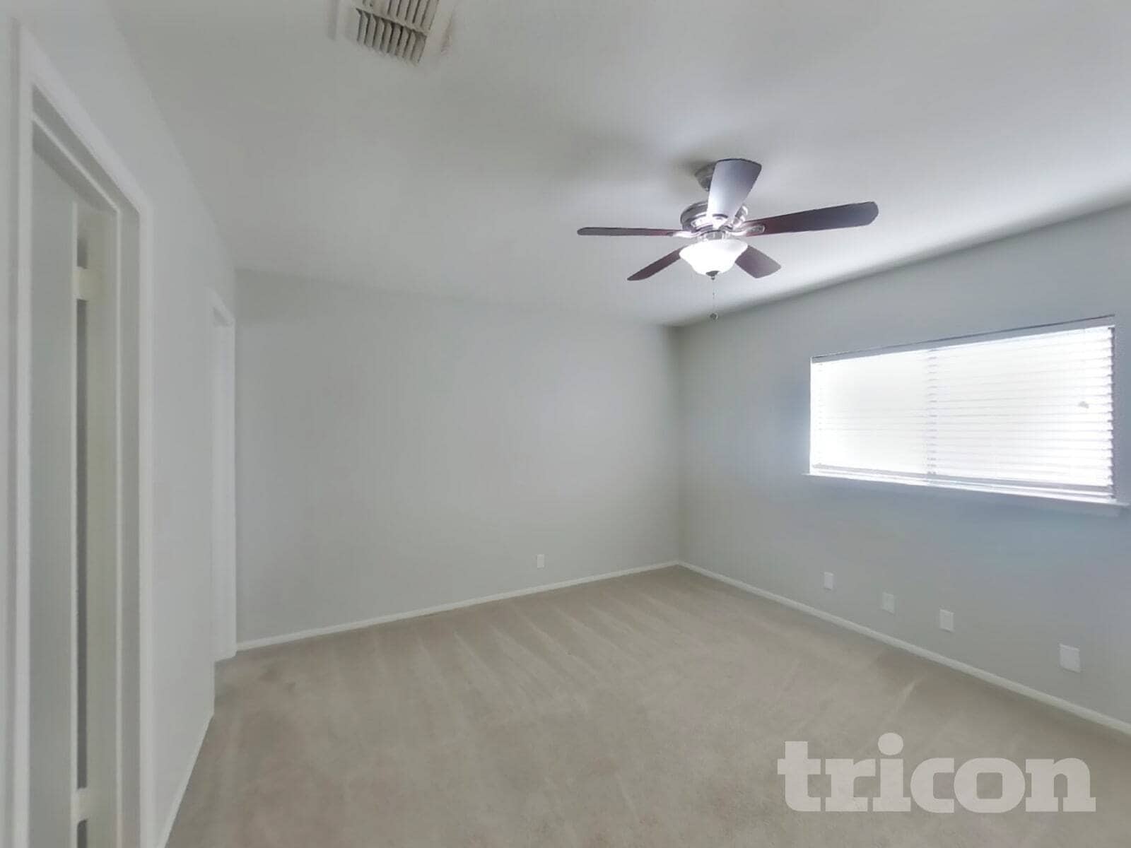 Building Photo - 7606 Chatsworth