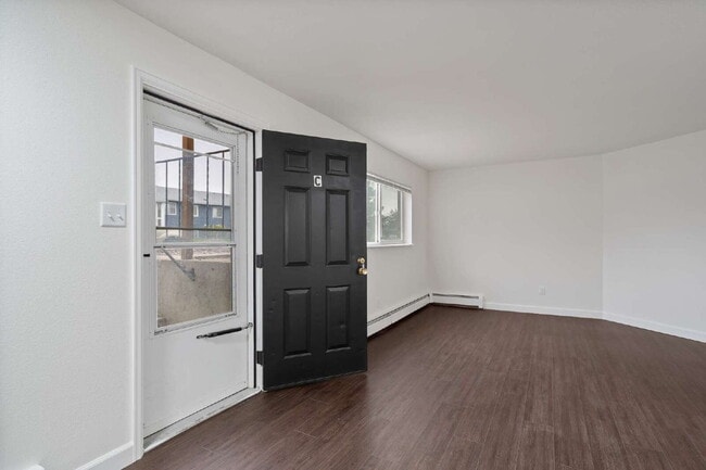 Building Photo - Renovated one bedroom ready in early August!
