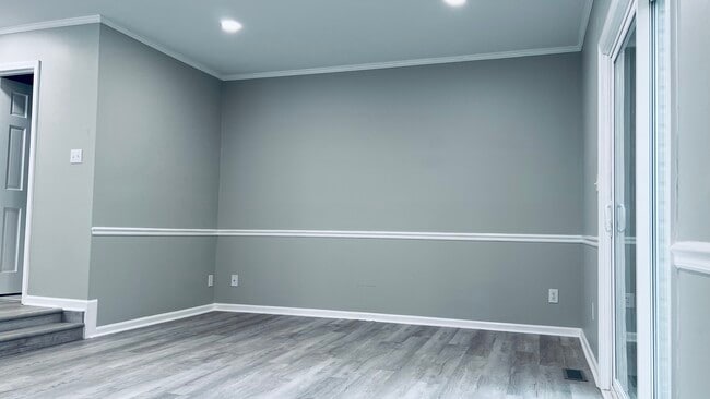 Building Photo - 516 Brent Rd