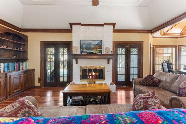 Building Photo - 11 Hornsilver Pl