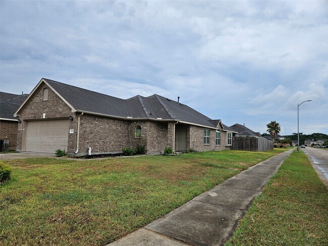 Building Photo - 5231 Lagoon Ct