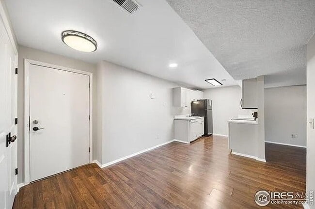 Building Photo - Two Bedroom Condo For Rent In Louisville