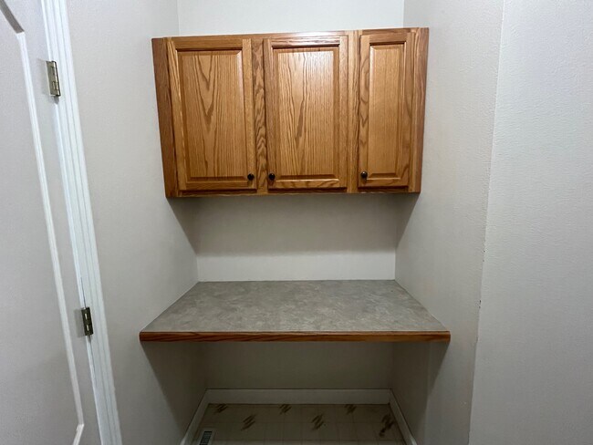 Building Photo - 2030 N Springland Pl