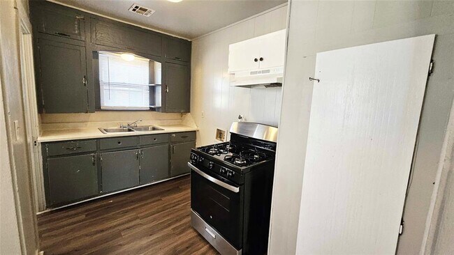 Building Photo - 1501 NE 17th St