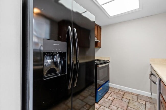 Building Photo - 416 Northdale Ct