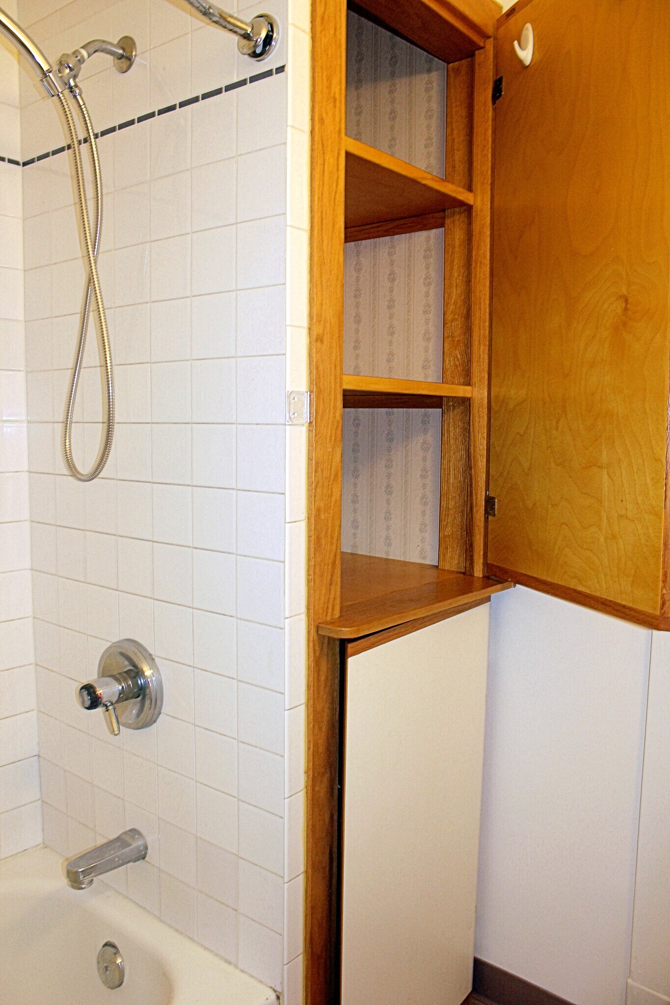 bath linen closet - 5840 Alderson St