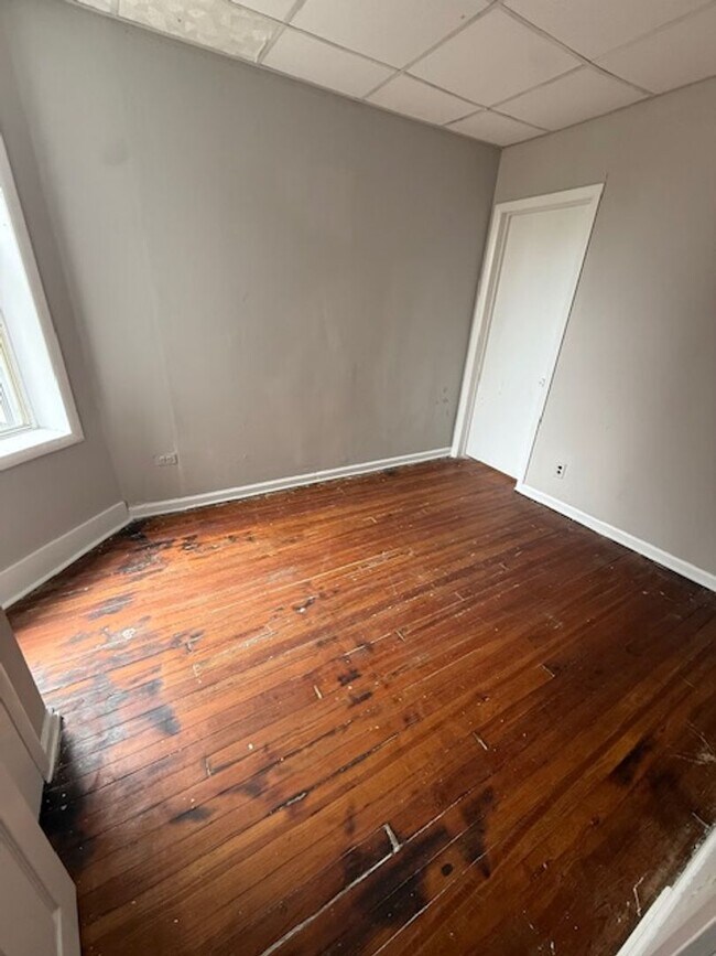 Building Photo - Charming 3-Bedroom Home with Modern Amenities - Ready for You!