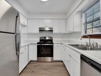 Building Photo - Castle Apartments