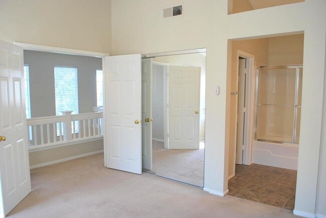 Building Photo - Sharp & Contemporary Townhouse in Beautiful Danville!