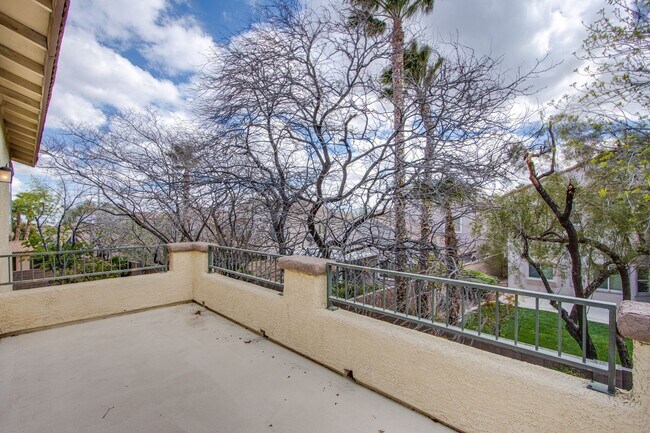 Building Photo - Beautiful 4 bedroom 3 bath plus loft home ...