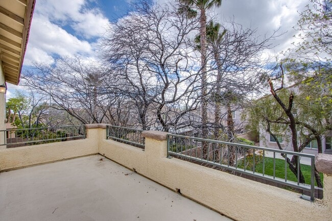 Building Photo - Beautiful 4 bedroom 3 bath plus loft home in the Vistas in Summerlin!