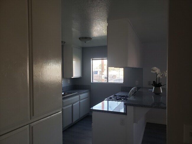 Building Photo - 1308 W 225th St