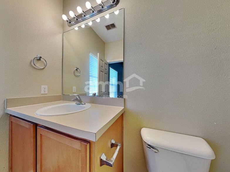Building Photo - 10 Blue Oak Dr