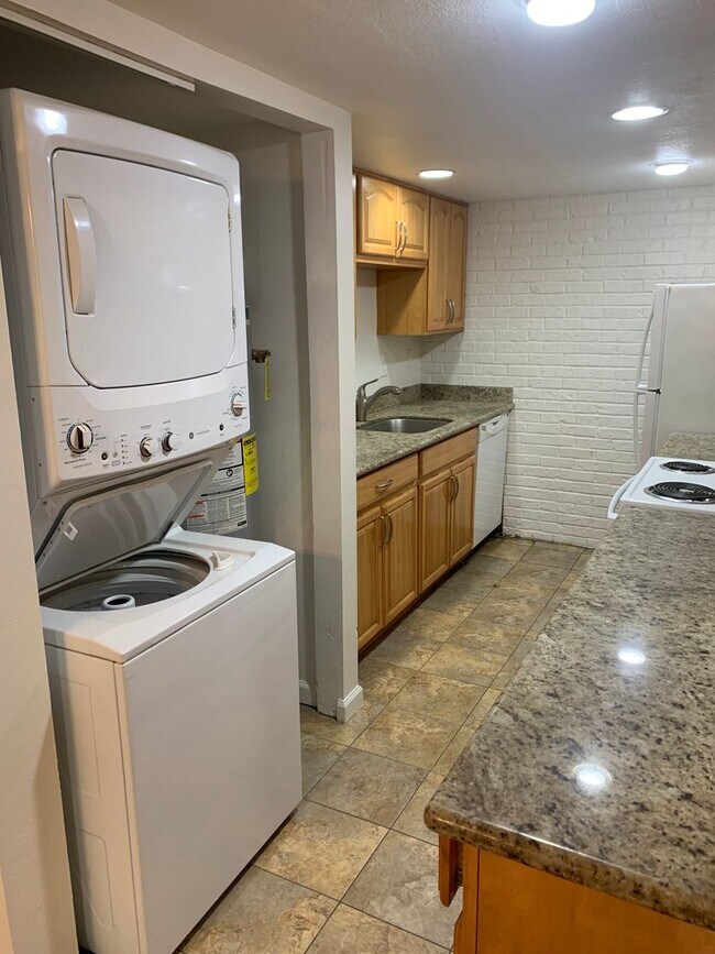 Building Photo - Gary Apartments | Two Bedroom Townhouse Un...
