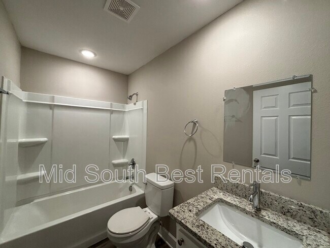 Building Photo - 610 Gordon St