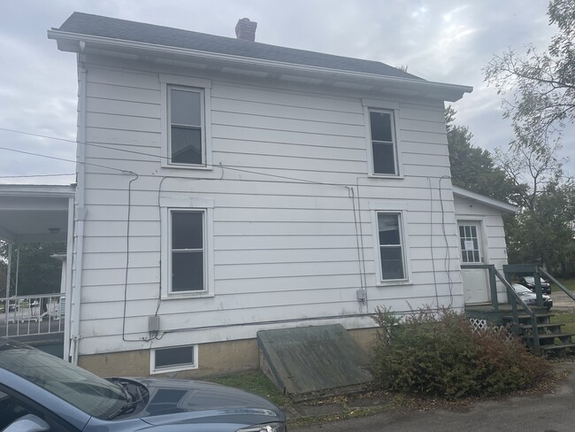 Building Photo - 458 S 7th St