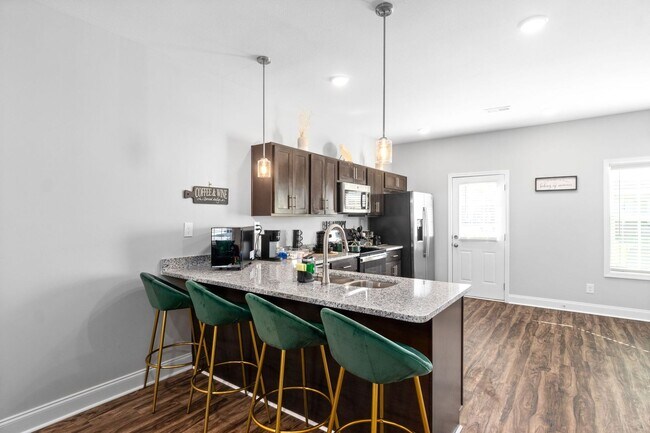 Building Photo - Modern Comforts in Clarksville – Stylish 2...