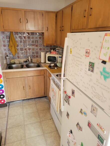 Building Photo - 925 James Ct