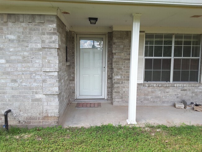Building Photo - 18521 Railroad Ave