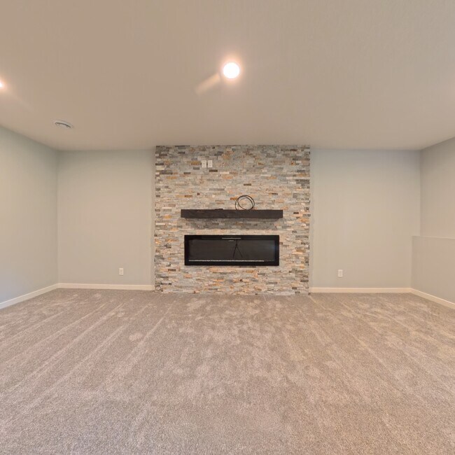 Building Photo - 11956 Castle Rock Ct N