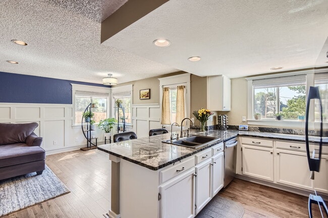 Building Photo - 4915 S Flanders Ct