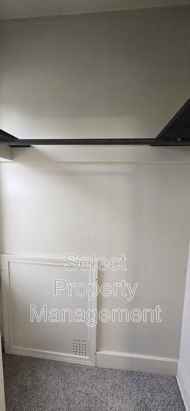 Building Photo - 702 Archer Ave