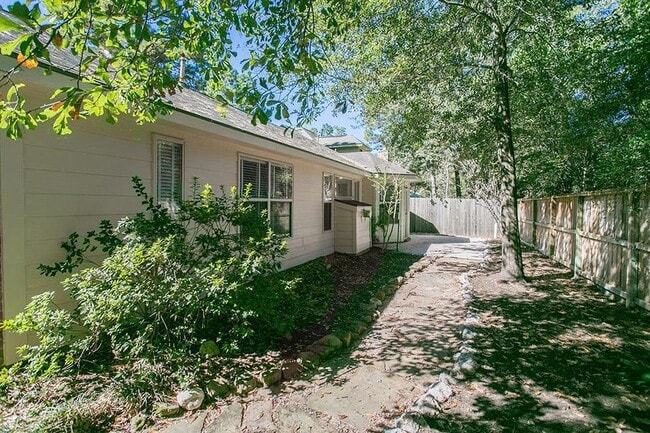 Building Photo - 6 Tranquil Glade Pl