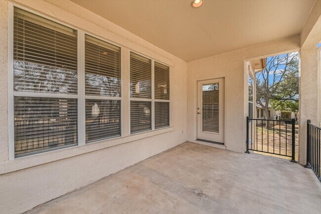 Building Photo - 117 Larkspur Ln